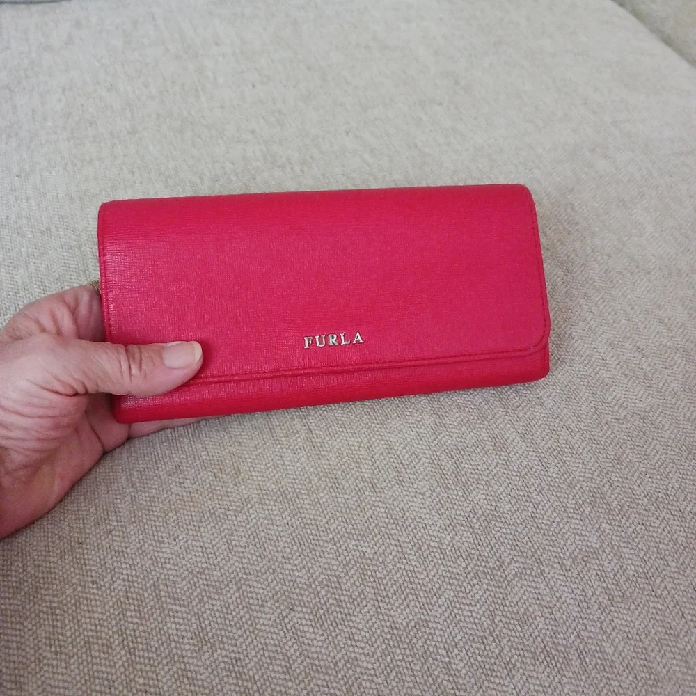 Furla pink saffiano leather wallet